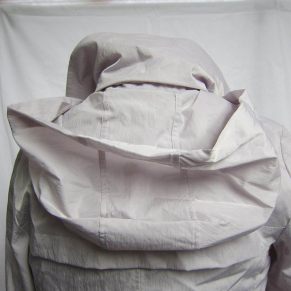 NWT Karl Lagerfeld Rain Jacket Stow in Collar Hood - Picture 8 of 8